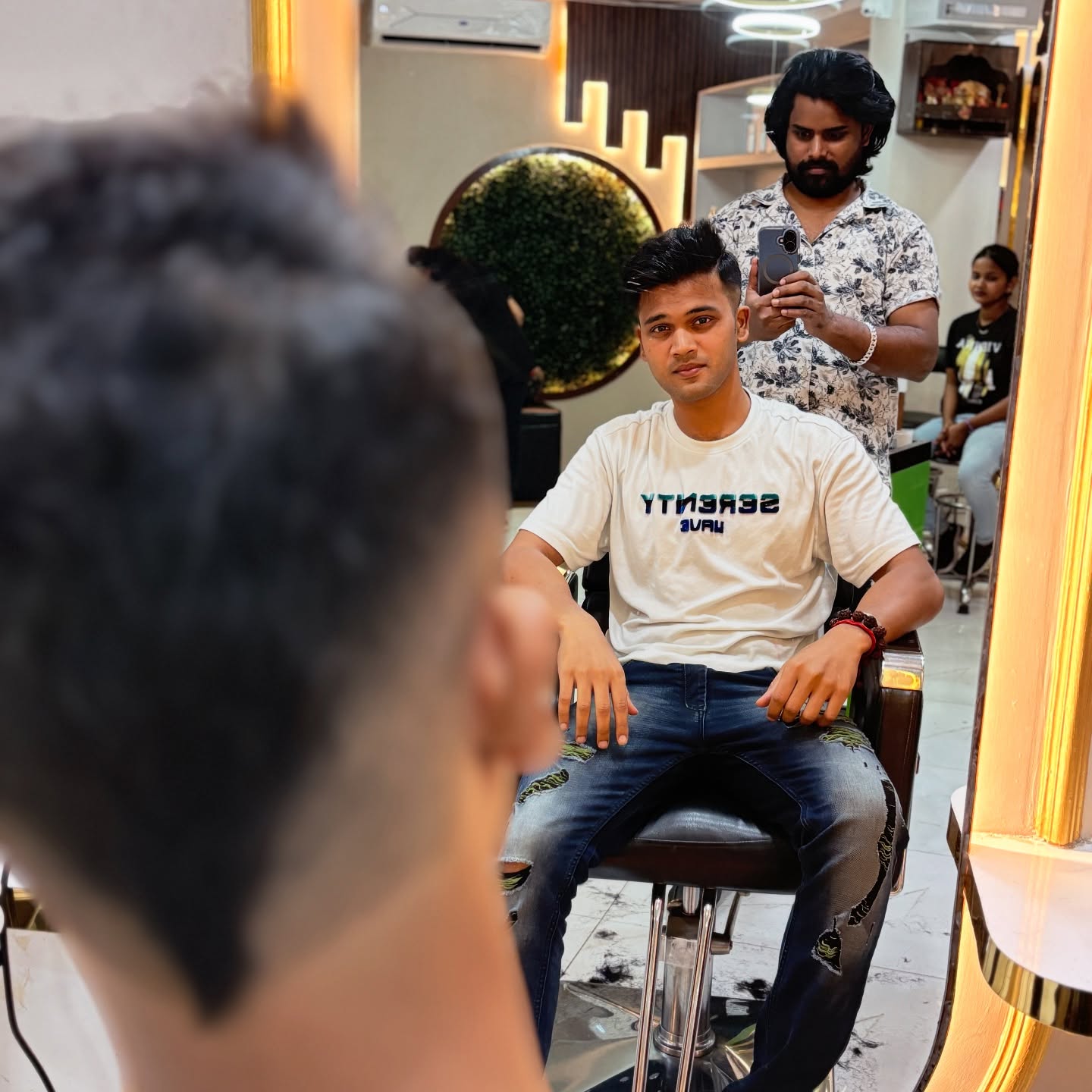 Mirror Professional Unisex Salon
